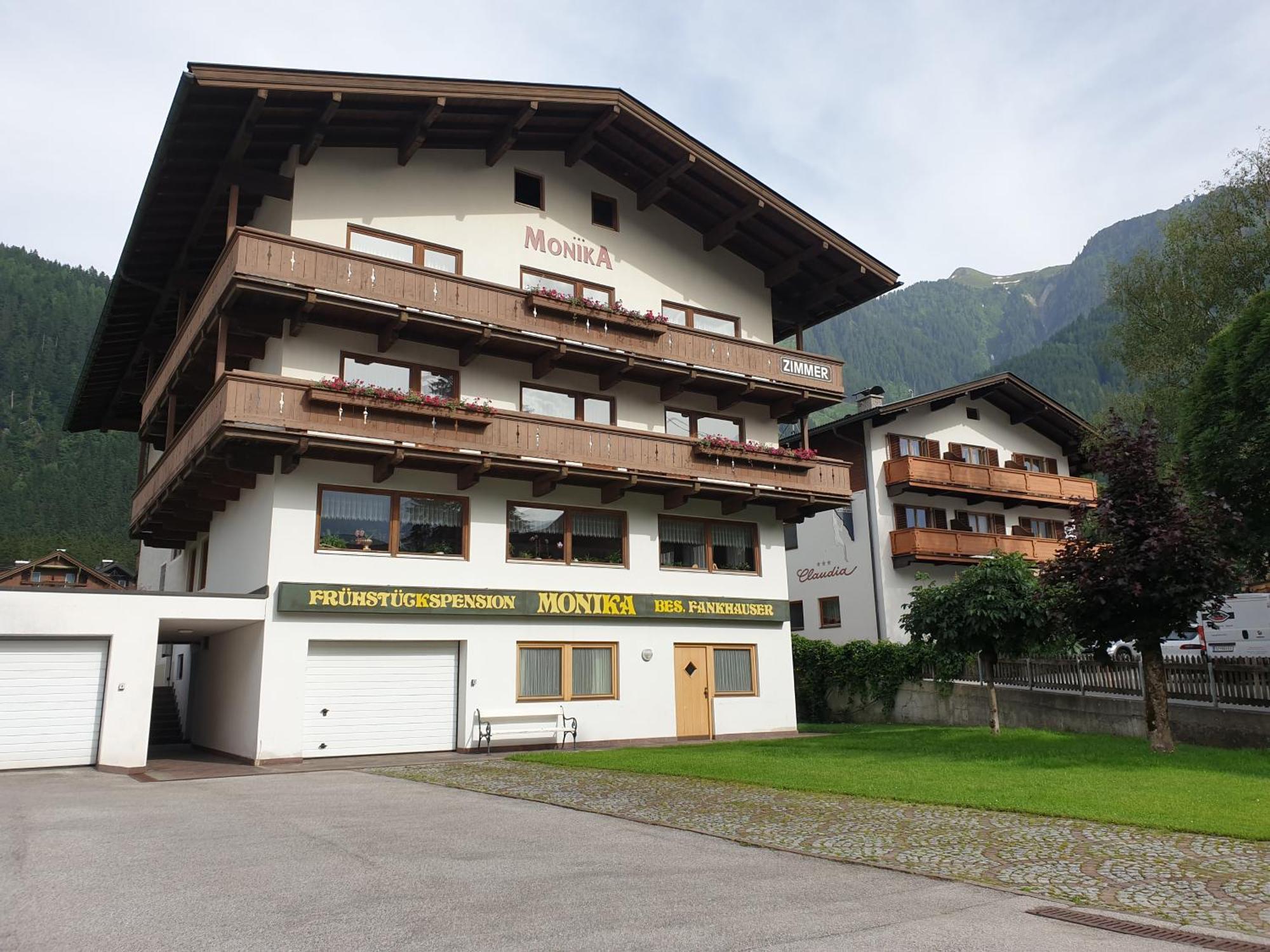 Hotel Haus Monika Und Haus Claudia Mayrhofen Exterior foto