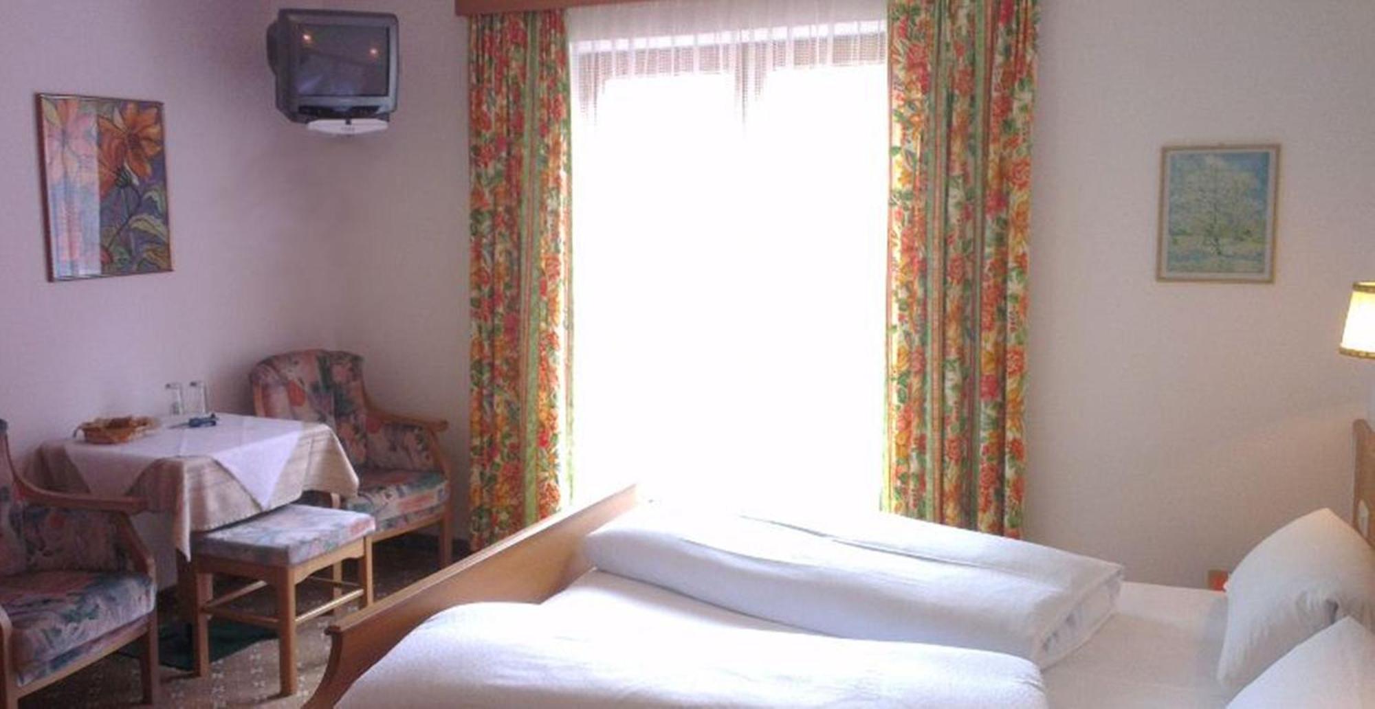 Hotel Haus Monika Und Haus Claudia Mayrhofen Habitación foto
