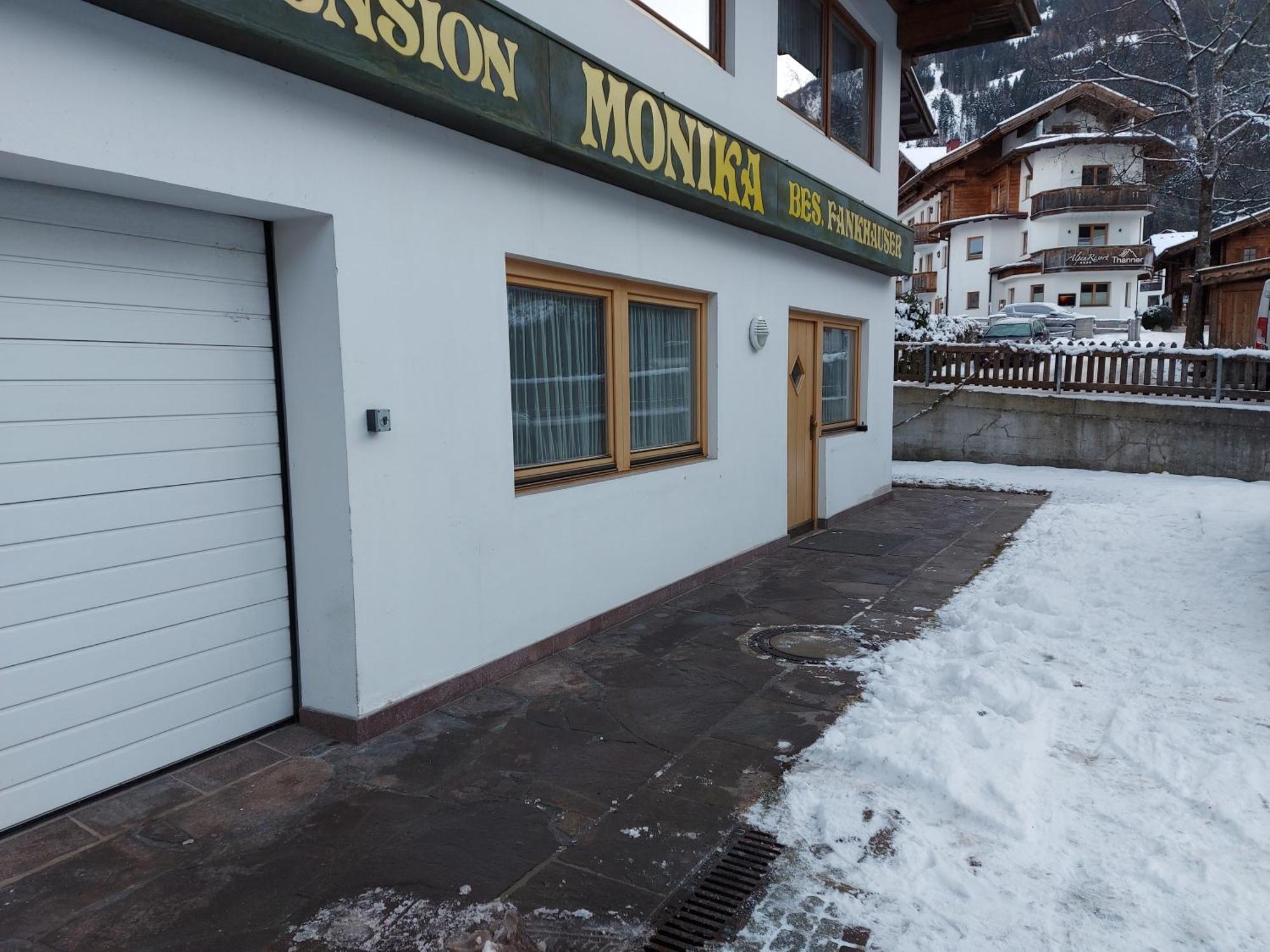 Hotel Haus Monika Und Haus Claudia Mayrhofen Exterior foto